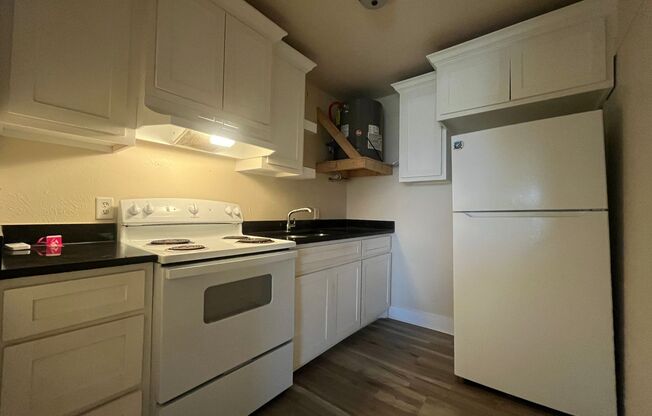 BILLS PAID! SOUTHSIDE APARTMENT