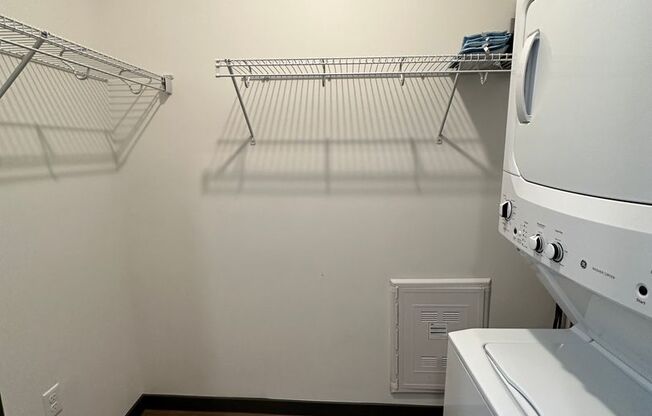 Studio, 1 bath, 425 sqft, $1,440, Unit 122 - Furnished