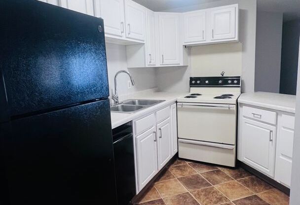 2 beds, 1 bath, 710 sqft, $1,450, Unit # 1303