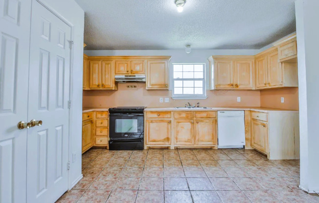 3 beds, 2 baths, $1,000