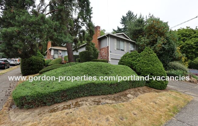 SE 15th Ave - remodeled 3 bedroom duplex with attached single car garage