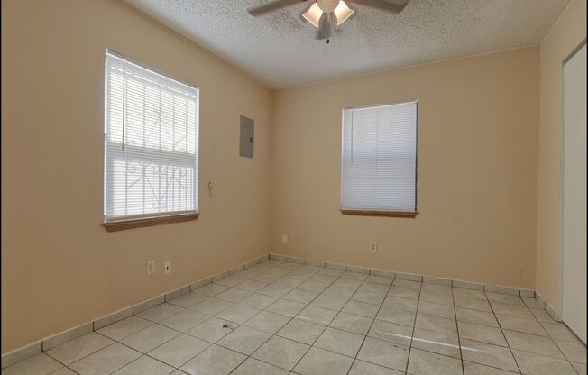 3 beds, 1 bath, $1,140