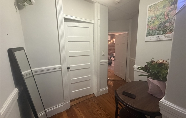 3 beds, 1 bath, 999 sqft, $4,200, Unit 25