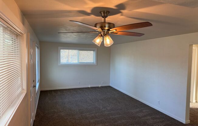 Updated 2-Bedroom Upstairs of Duplex: New Flooring, Paint & Blinds