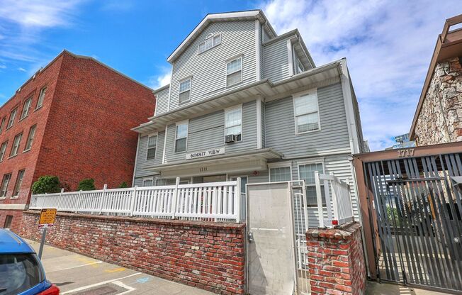 Summit View Apartments (120)