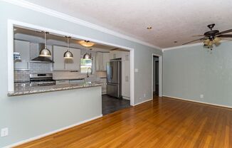 2 beds, 1 bath, $1,595