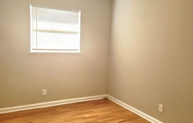 3 beds, 1 bath, $1,000