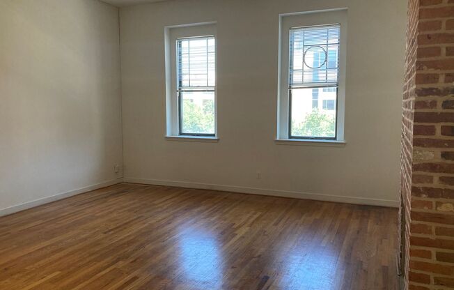2 beds, 1.5 baths, 1,000 sqft, $1,549, Unit 15C