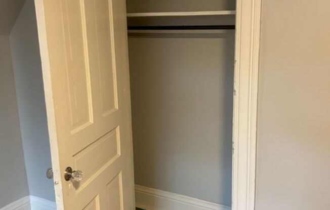 1 bed, 1 bath, 1,000 sqft, $1,375, Unit Apt 4