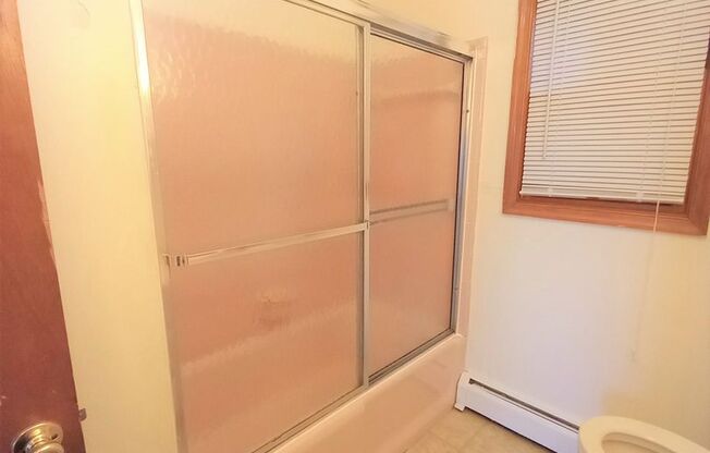 2 beds, 1 bath, 903 sqft, $1,240, Unit G-5