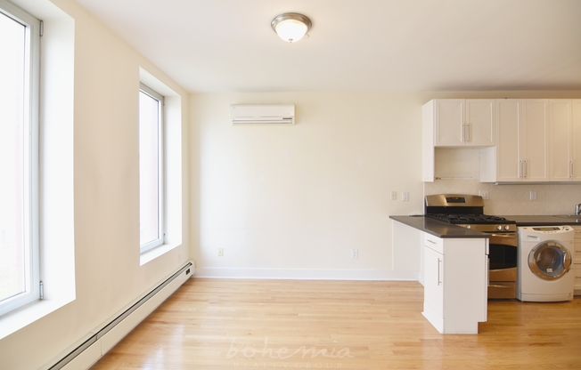 1 bed, 1 bath, $3,200, Unit 3-W