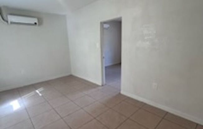 1 bed, 1 bath, $750, Unit APARTMENT 4