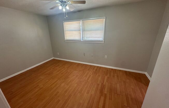 1 bed, 1 bath, $725, Unit # REAR