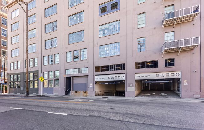 1 bed, 1 bath, 1,385 sqft, $4,200, Unit 413