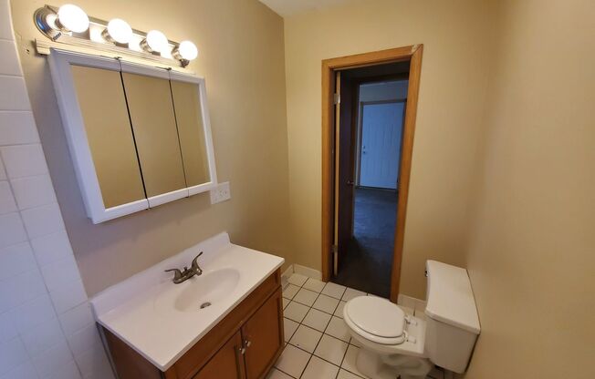 2 beds, 1 bath, $1,095