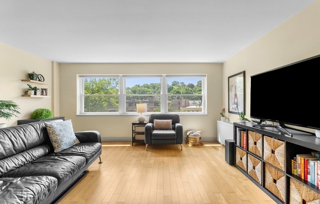 2 beds, 2 baths, 950 sqft, $3,800, Unit 512