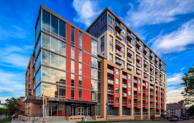 Apartments in Downtown Madison, Wisconsin. Domain Apartments offers luxury studio, 1 bedroom, 1 bedroom + Den, and 2 bedroom apartments.