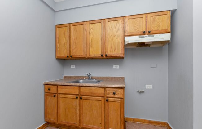 Studio, 1 bath, 650 sqft, $925, Unit 6241 - 211