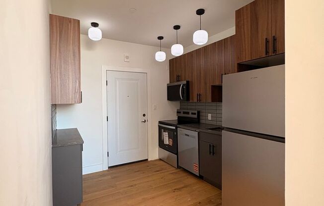 2 beds, 1 bath, 725 sqft, $2,275, Unit 522