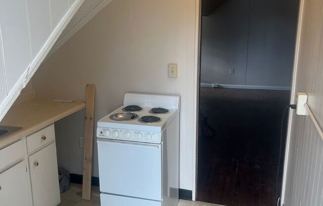 1 bed, 1 bath, $750, Unit 106 - 3