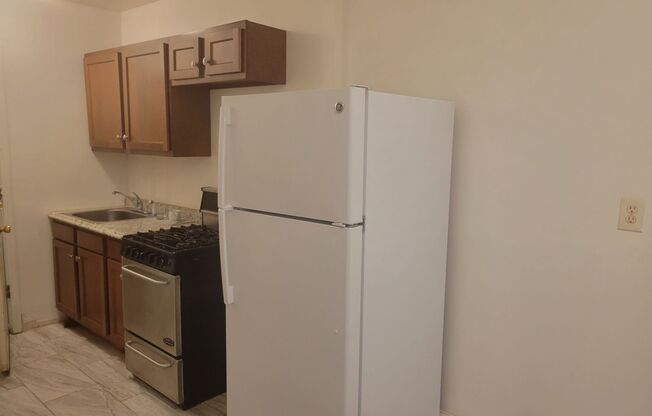 1 bed, 1 bath, 860 sqft, $1,577, Unit Bryant St NE 1356 Unit 1