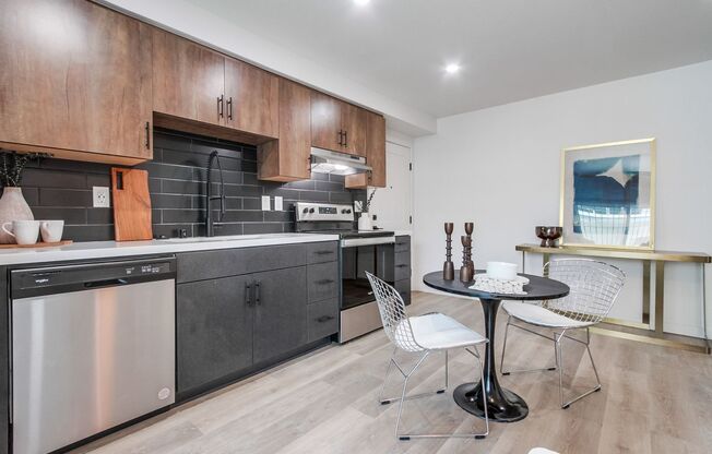 3 beds, 2 baths, 970 sqft, $3,495, Unit 4880-1