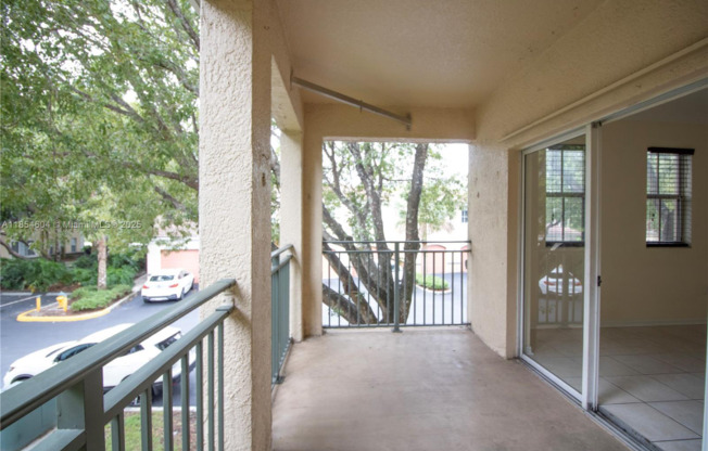 2469 CENTERGATE DR