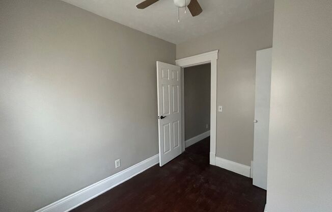 2 beds, 1 bath, 700 sqft, $1,050, Unit Unit 2