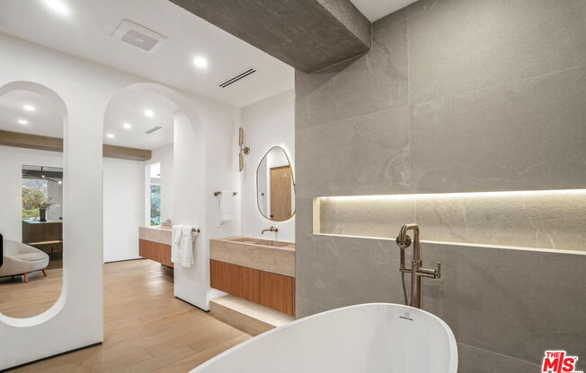 3 beds, 4 baths, 3,580 sqft, $29,900, Unit PHE