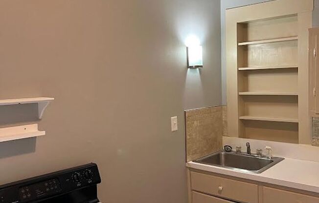 1 bed, 1 bath, $650, Unit 3