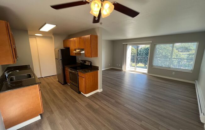 2 beds, 2 baths, 1,036 sqft, $2,395, Unit 3520 - 408