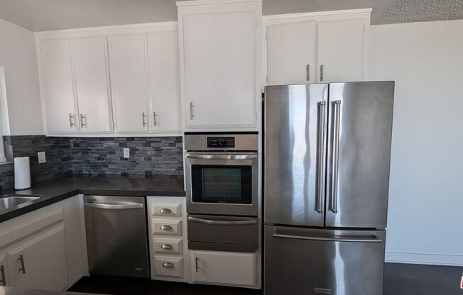 2 beds, 1.5 baths, 14,117 sqft, $5,500, Unit A2