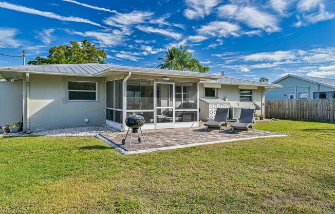 ** Charming Villa in Bonita Springs ~ Completely Renovated ~ Furnished ~ 1 Car Garage **