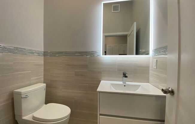 1 bed, 1.5 baths, $1,750, Unit Apt 31