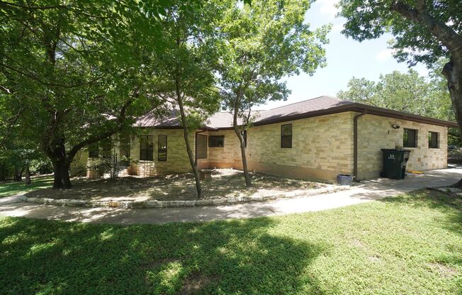 8 WOODHOLLOW TRL