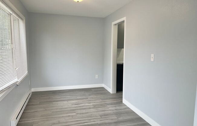 2 Bedroom 2 Bathroom Ballard Duplex!