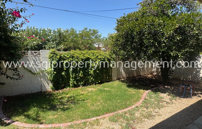 1023 E LAGUNA DR