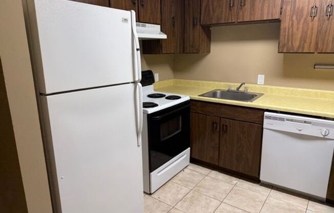 3 beds, 1 bath, 1,125 sqft, $800, Unit CC-735-5B