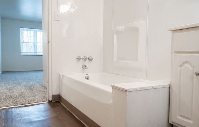 2 beds, 1 bath, 850 sqft, $995, Unit K135