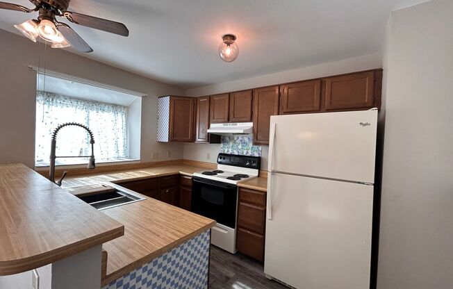 2 beds, 2 baths, $2,200, Unit # #D