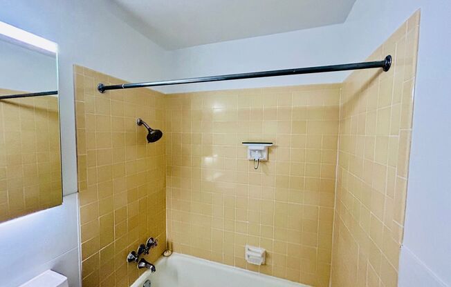 1 bed, 1 bath, $950, Unit #5 - 1610 4th St.