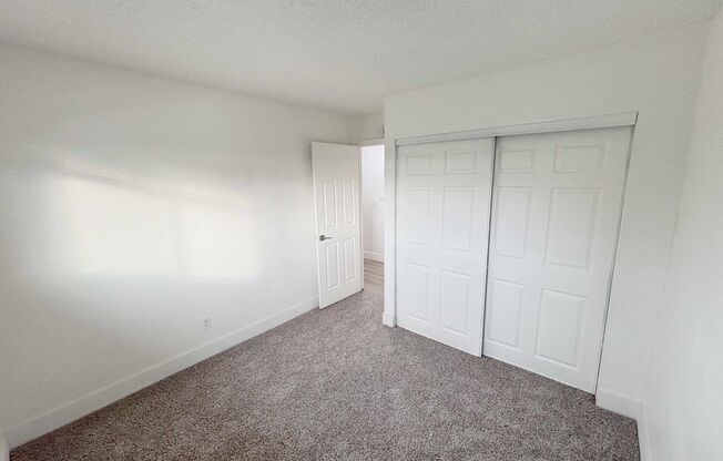 3 beds, 1 bath, 800 sqft, $1,595, Unit 53