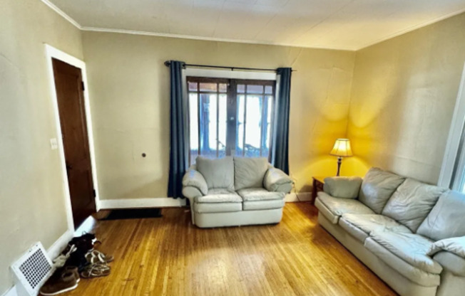 3 beds, 1 bath, $1,200