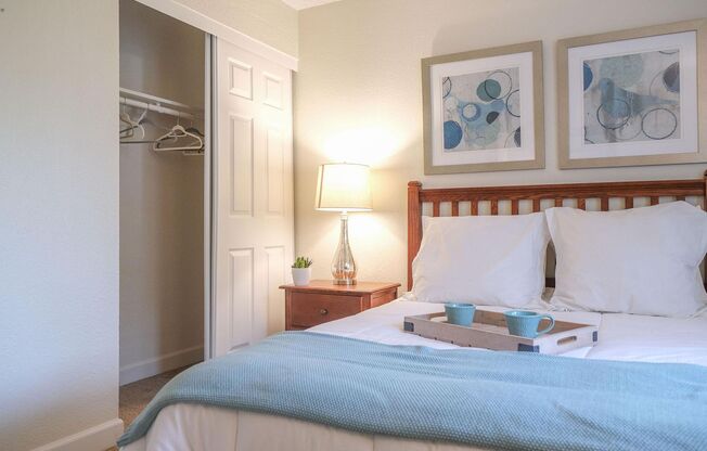2 beds, 1 bath, 900 sqft, $1,570, Unit 1842-105