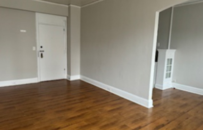 Studio, 1 bath, 300 sqft, $725, Unit 326