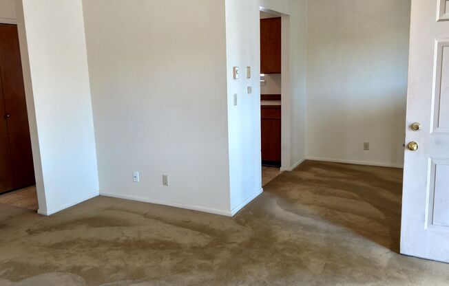 2 beds, 1 bath, 748 sqft, $995, Unit #6