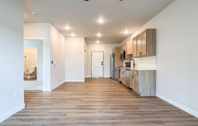 2 beds, 2 baths, 887 sqft, $2,235, Unit SC 1408-218