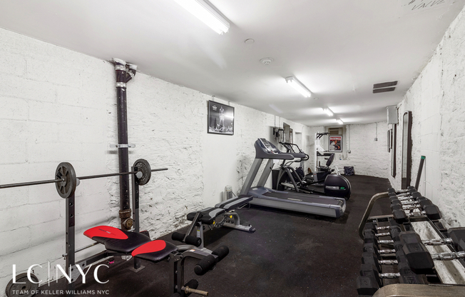 305 W 150 ST
