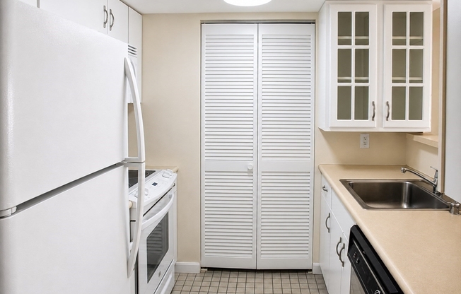 2 beds, 2 baths, 985 sqft, $5,000, Unit 211