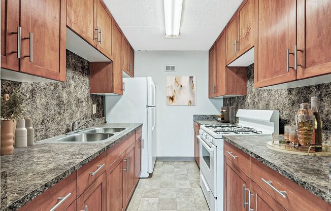 2 beds, 1 bath, 800 sqft, $1,350, Unit 605